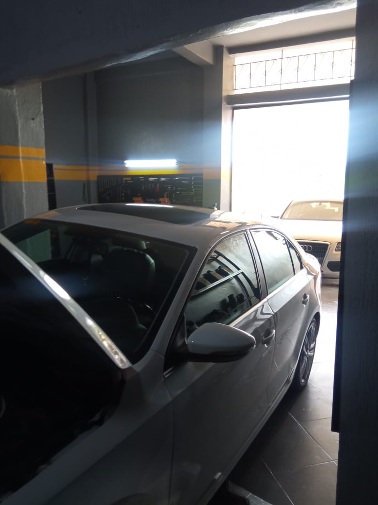 Mécanicien expert au travail